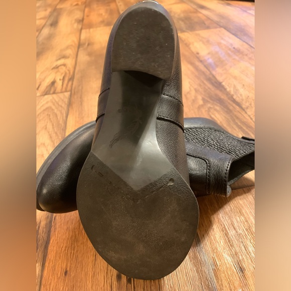 UGG black leather heeled booties-womens: size 8 - Picture 5 of 11